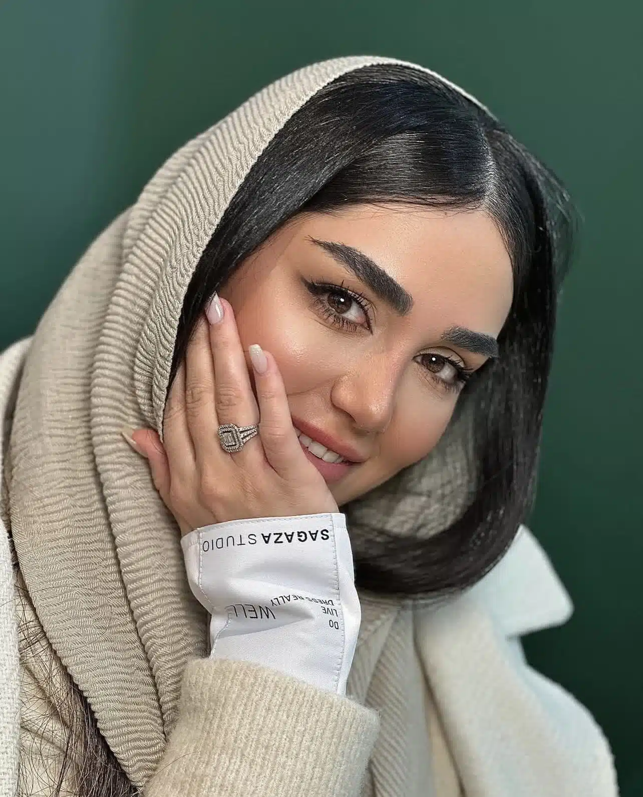 کلینیک گلچهره کاشت ابرو